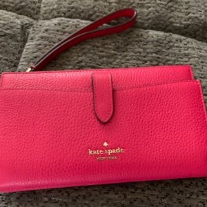 Kate Spade Leila medium phone wristlet Hot Pink